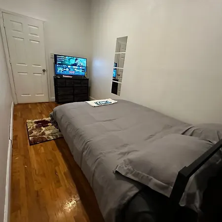 Cozy Townhouse In Manhattan-3